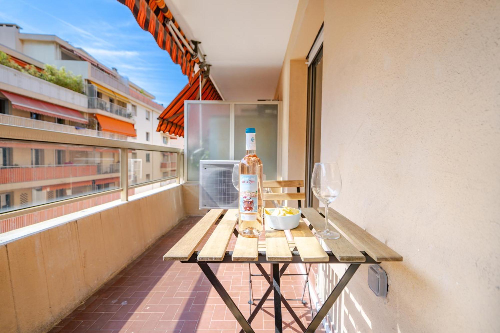 Near Old Town And Apartment Fully Renovated Nizza Exterior foto