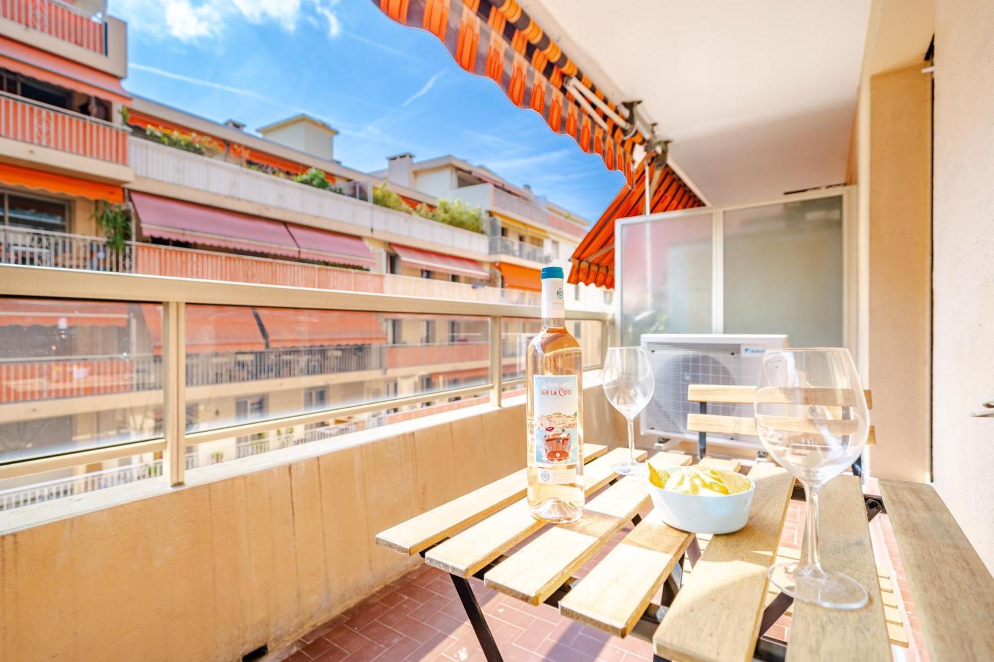 Near Old Town And Apartment Fully Renovated Nizza Exterior foto